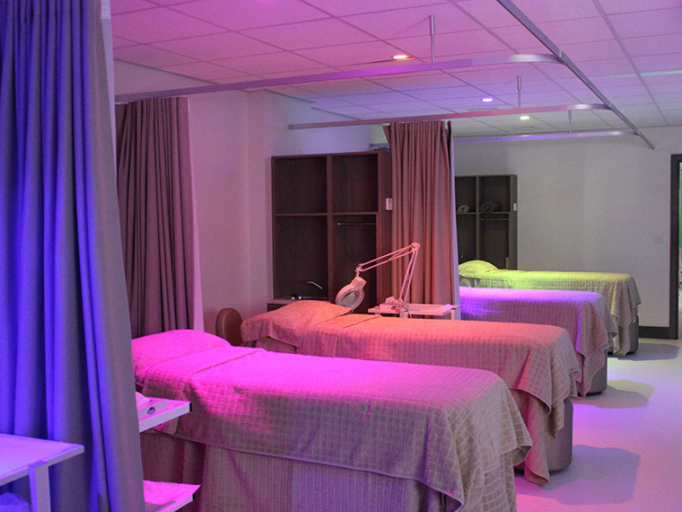 Beds in the North Notts College salon